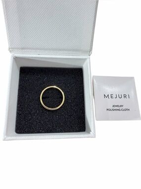 Mejuri 14K Yellow Gold 2mm Curve Band
Ring Size 4.5 New in Box
